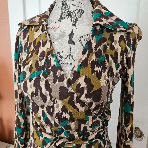 Vintage Diane Von Furstenberg Silk Animal Print Wrap Dress S-4 - Picture 5 of 10